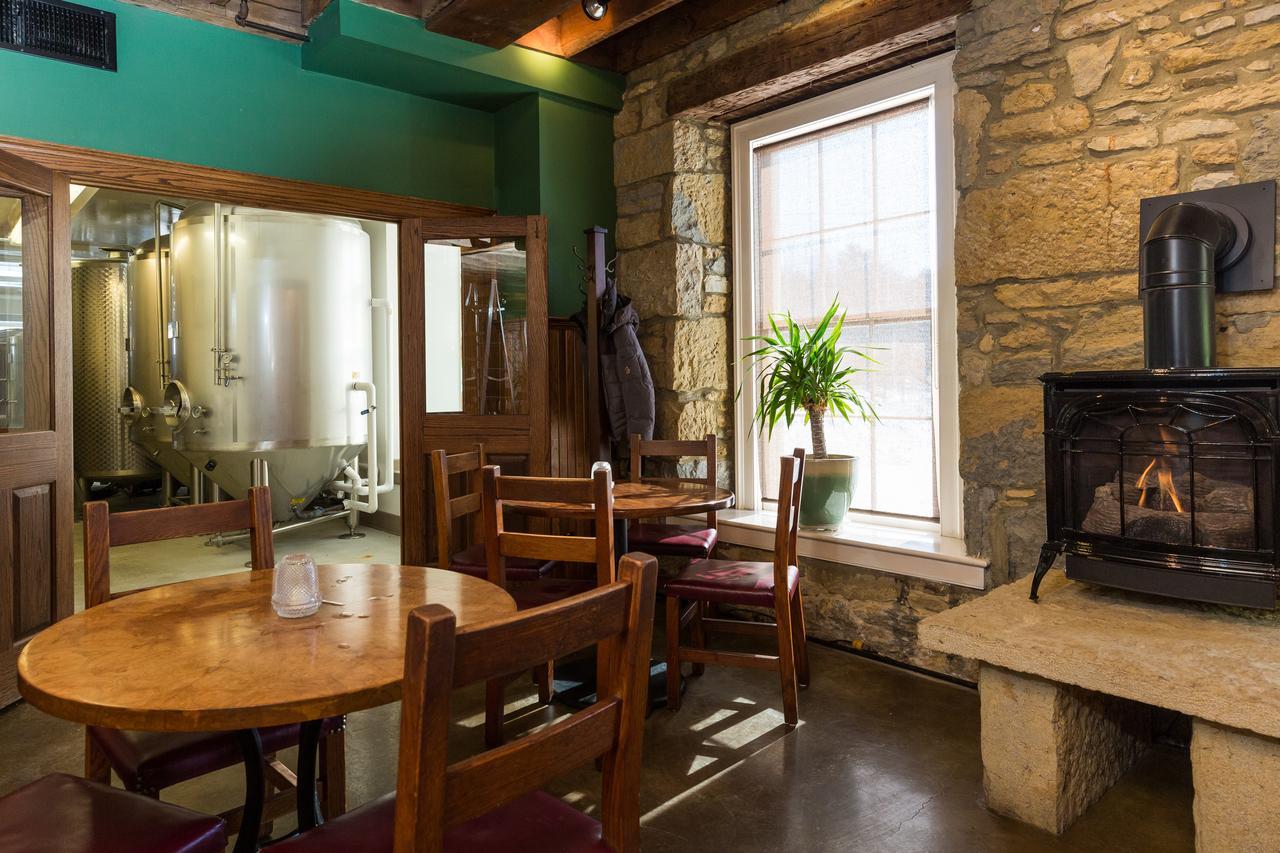 Commerce Street Brewery Hotel Mineral Point エクステリア 写真